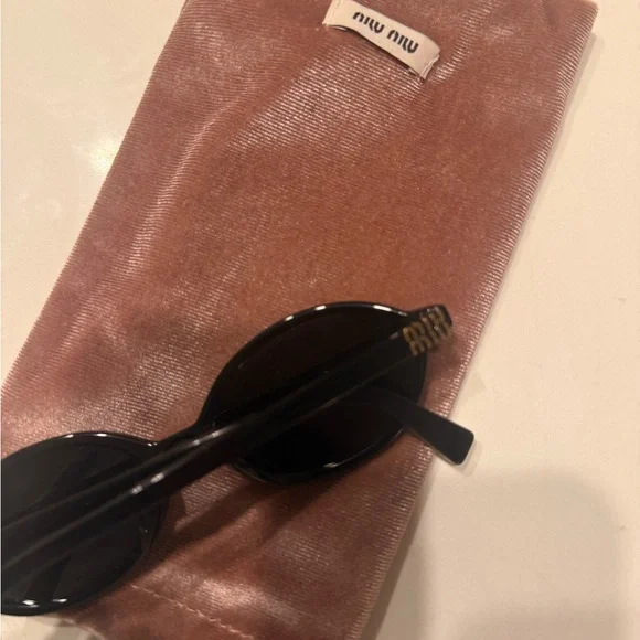 Miu Miu Black Sunglasses with Pink Velvet Accessories Miu Miu | Accessories | Miu Miu Black Sunglasses With Pink  main image 2